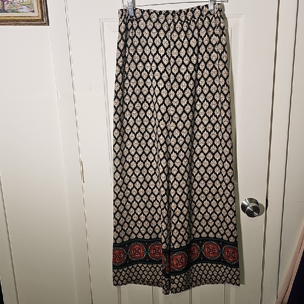 Ya Ya Club Black and Cream Patterned Wide Leg Pants.‎ Elastic Waist. Meduim